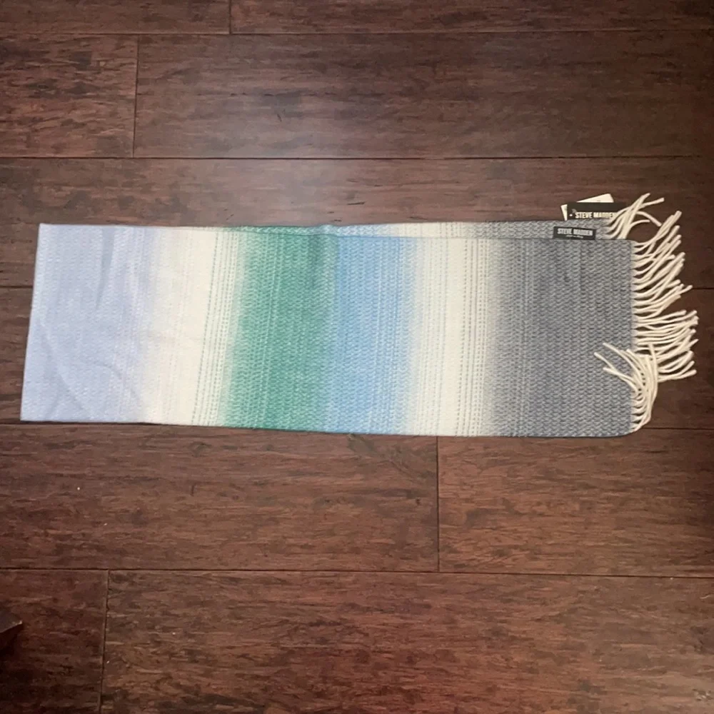 Steve Madden scarf in blue shades
